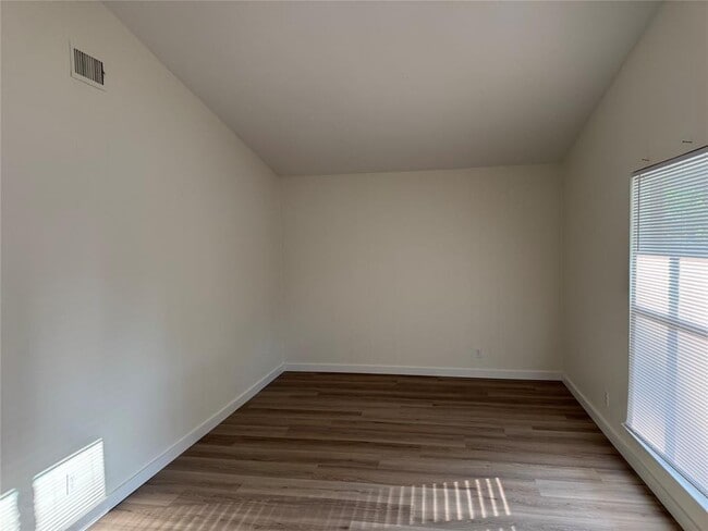 Building Photo - 6507 Middleham Pl