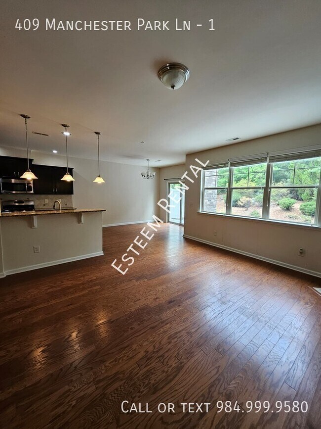 Foto del edificio - 409 Manchester Park Ln
