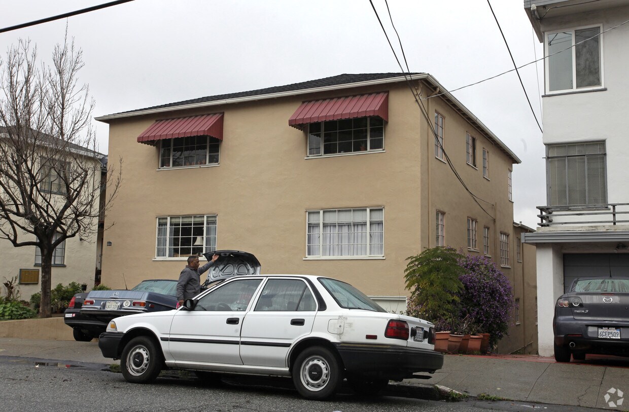 Foto del edificio - 2301 Ivy Dr