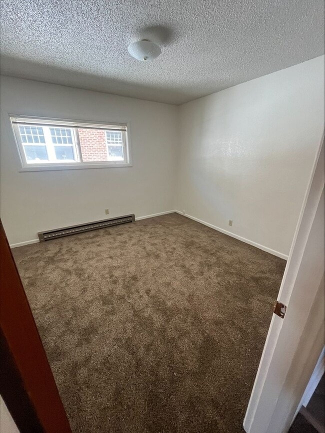Building Photo - Charming apartment in a quiet complex