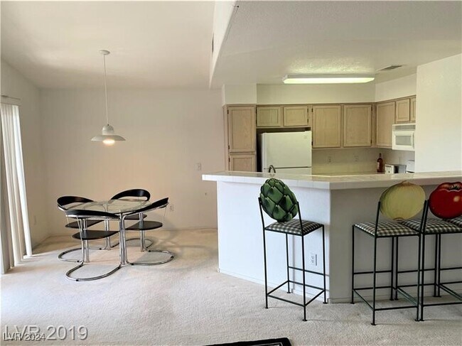 Foto del edificio - 5415 W Harmon Ave