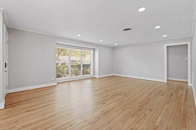 Building Photo - 5451 Redstart St