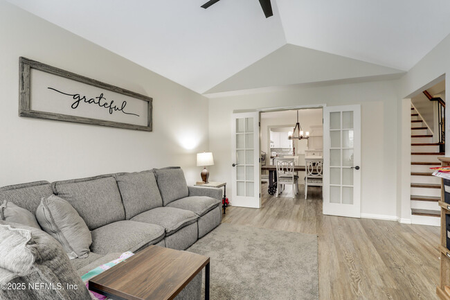 Foto del edificio - 6612 Camelot Ct