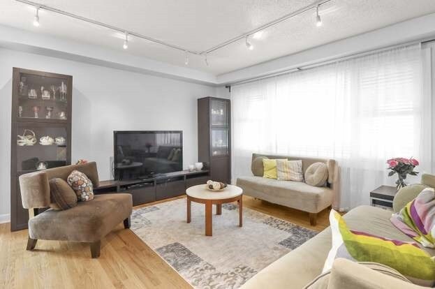 Living Room - 621 Longfellow Ave
