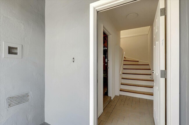 Building Photo - 2122 12th Ave