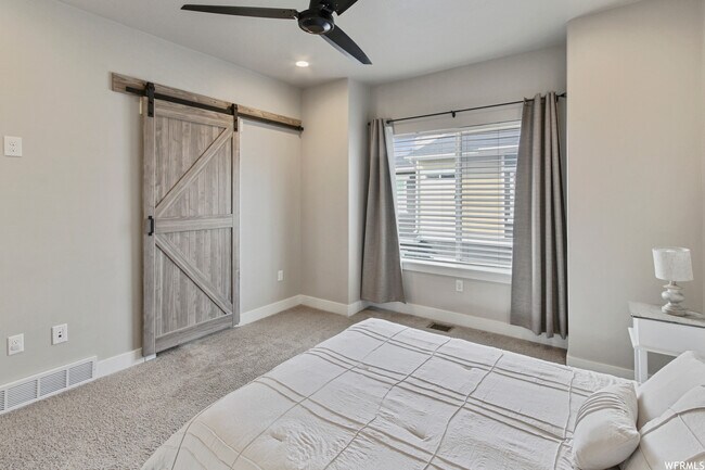 Building Photo - 1813 W Irini Ln