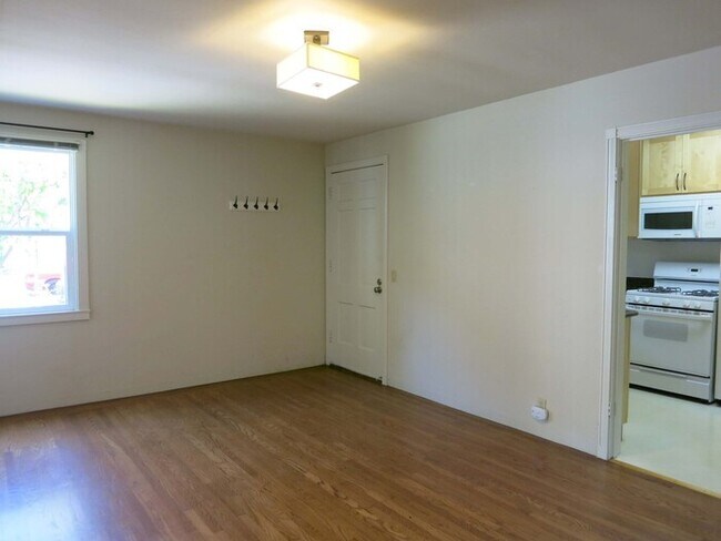 Building Photo - 310 Kipling St