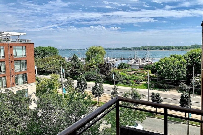 Photo du bâtiment - 500 Queens Quay W