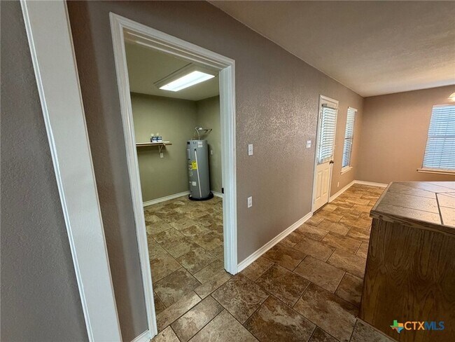 Foto del edificio - 127 Hillcrest Dr