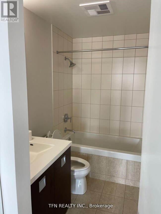 Building Photo - 33 Charles St E