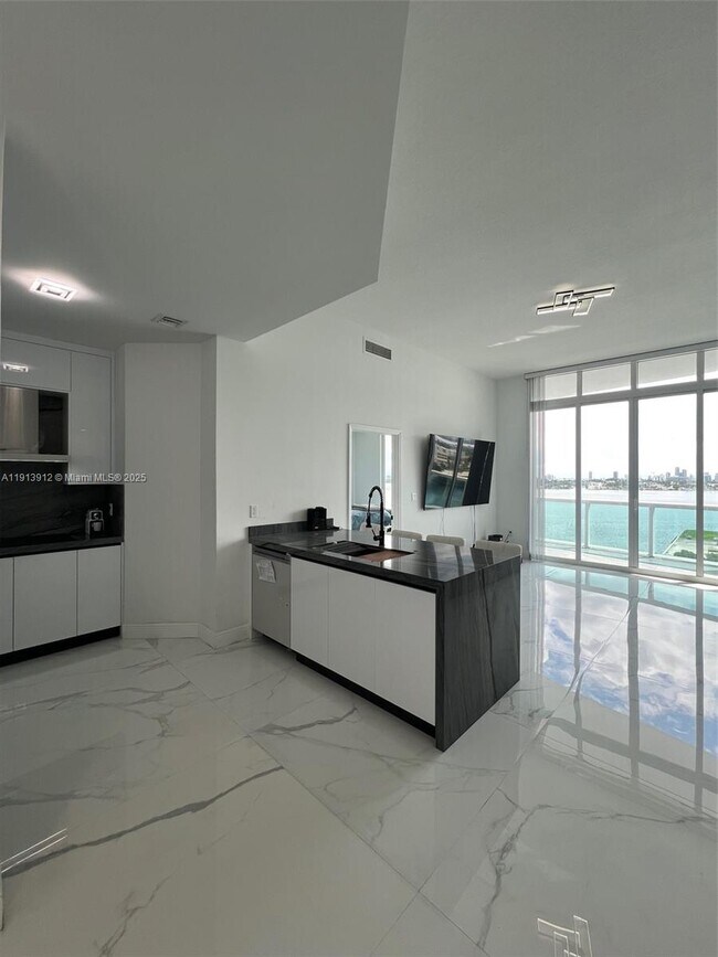 Building Photo - 7910 Harbor Island Dr