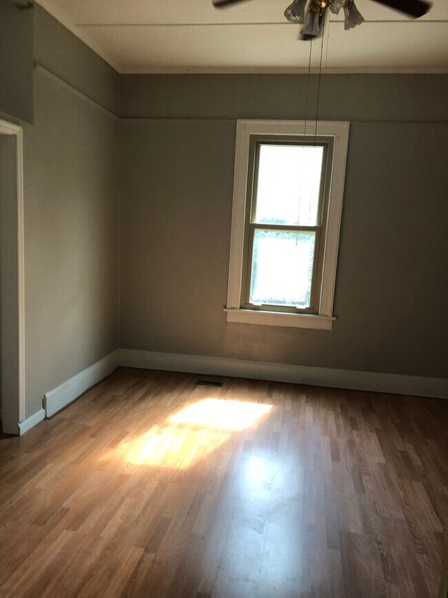 Foto del edificio - 504 E Hampton St