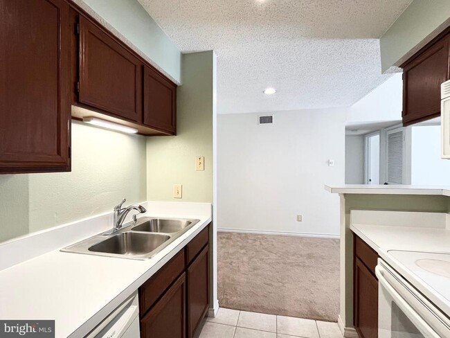 Building Photo - 1521 Lincoln Way