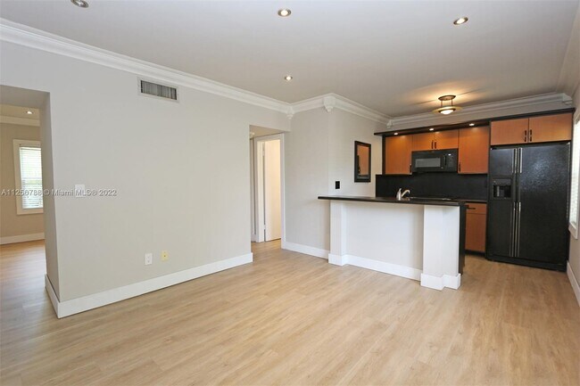 Foto del edificio - 3385 Franklin Ave