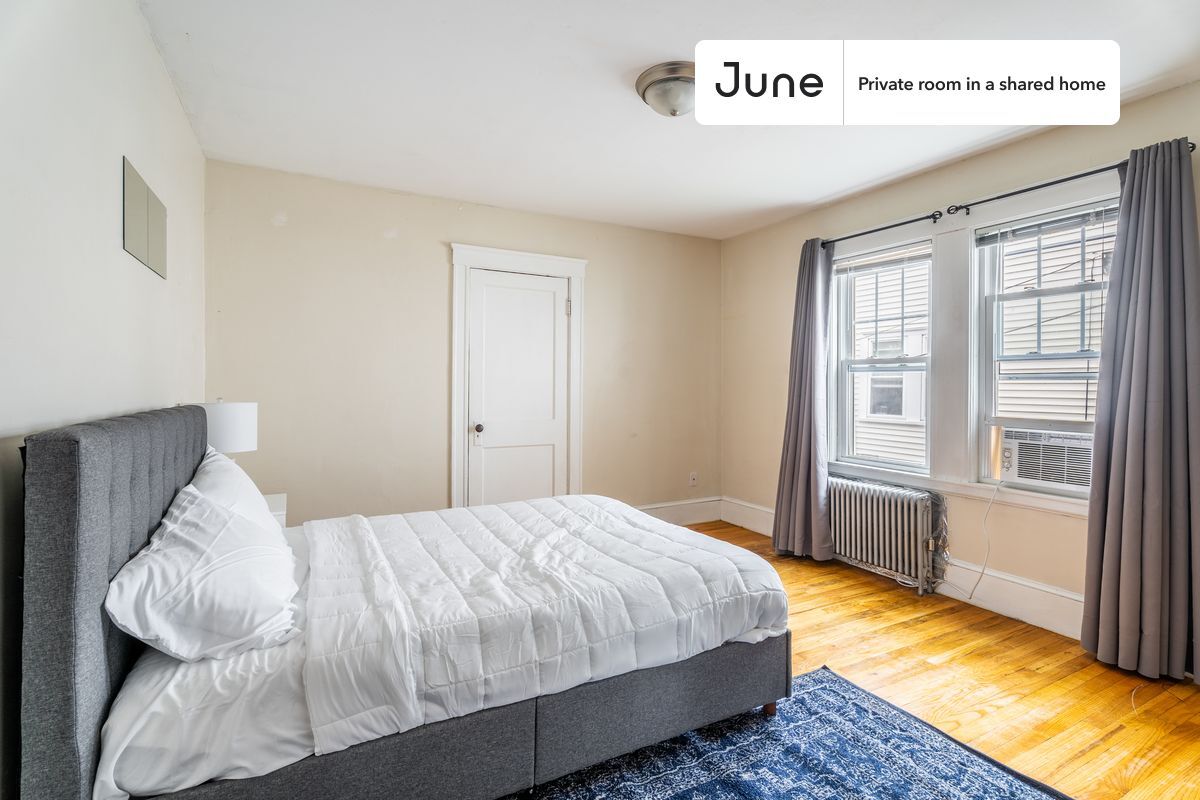 Private bedroom in 4 bed/1.5 bath Home - Private bedroom in 4 bed/1.5 bath Home