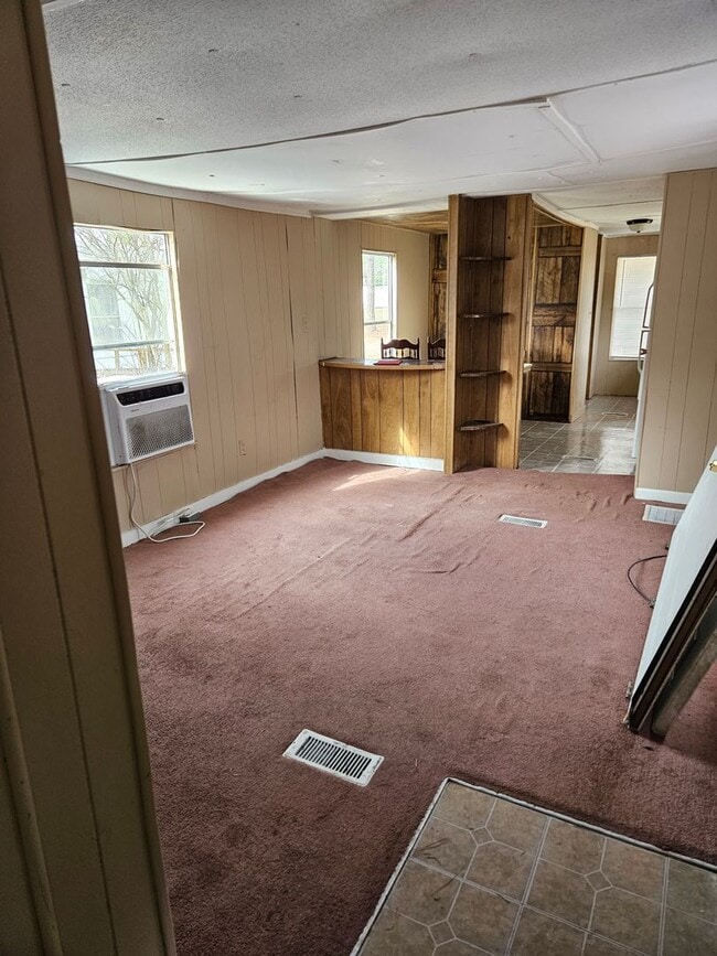 Building Photo - 2 bed 1 bath mobile home for rent