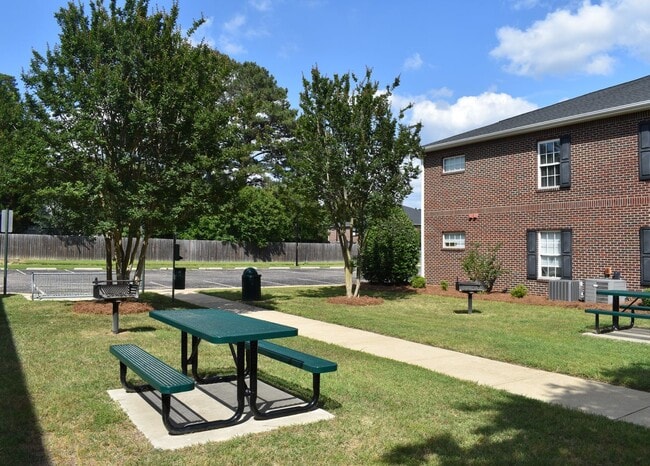 Foto del edificio - Three bedroom - Three bathroom apartments at University Park in Lillington, NC!