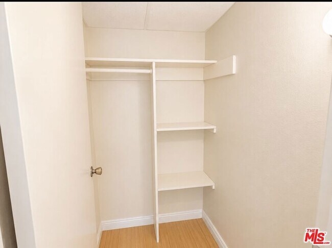 Foto del edificio - 13406 Moorpark St