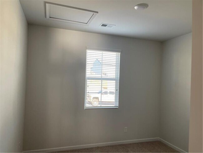 Foto del edificio - 240 Summerwood Ln