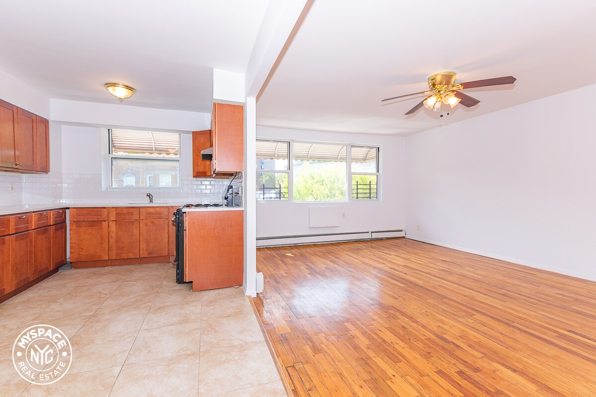 Foto principal - 439 E 21st St