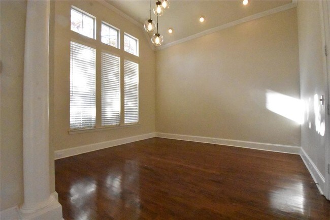 Building Photo - 5637 Gleneagles Dr