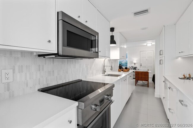 Building Photo - 134 Peruvian Ave