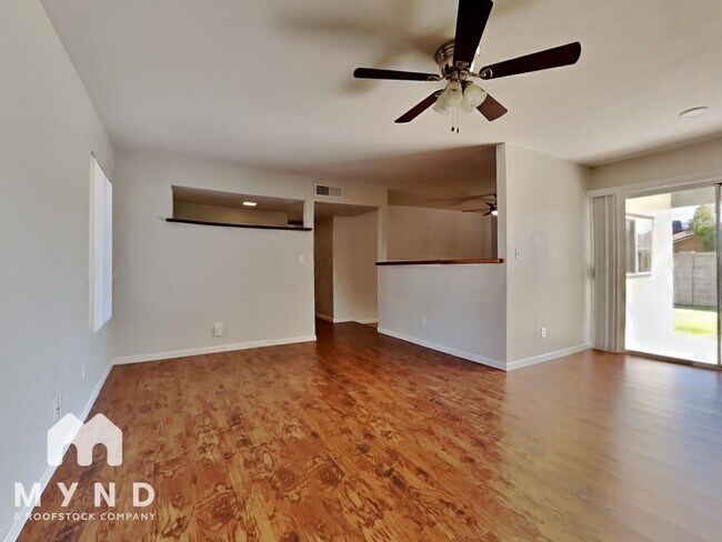 Foto del edificio - 725 W Utopia Rd