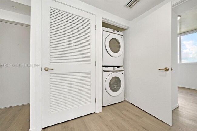 Foto del edificio - 475 NE 126th St