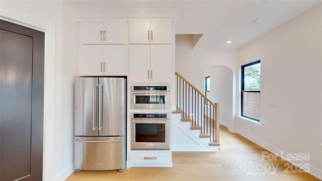 Building Photo - 313 E Peterson Dr