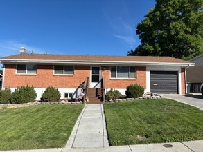 Building Photo - 724 Park Ln