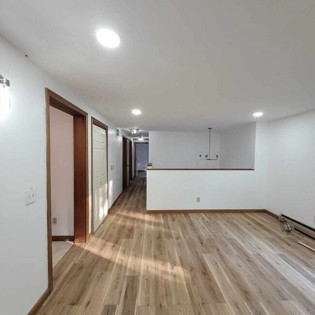 Foto del edificio - 47 River Rd