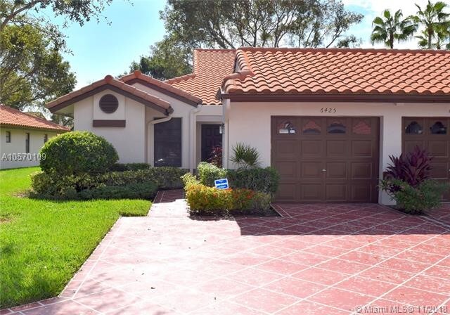 Primary Photo - 6425 Royal Manor Cir