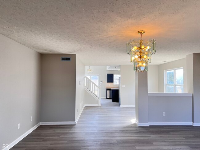 Building Photo - 713 Hollowood Ln