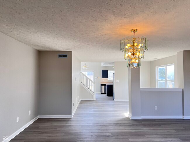 Foto del edificio - 713 Hollowood Ln