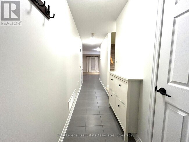 Photo du bâtiment - 120 Parkinson Crescent