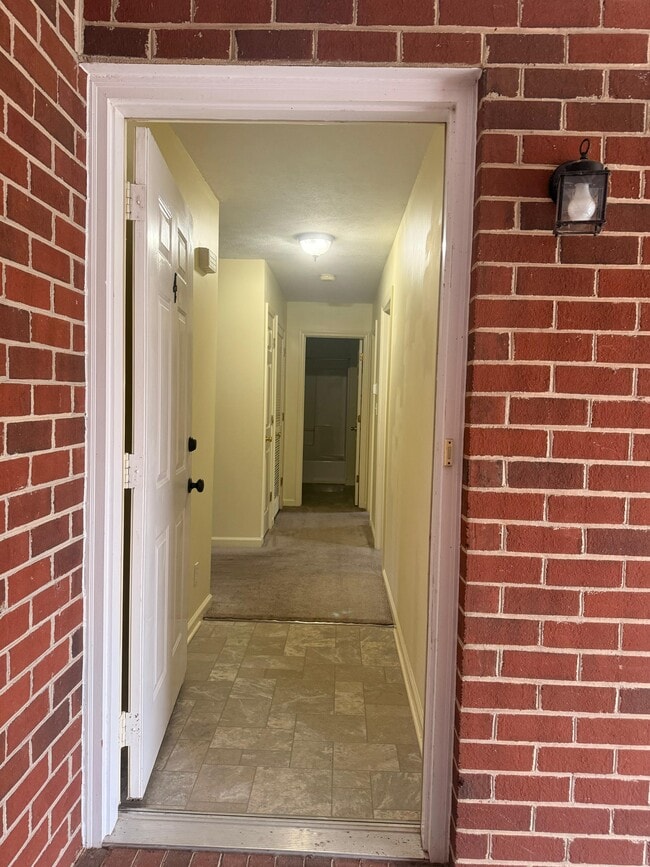 Building Photo - 3020 R and L Smith Dr