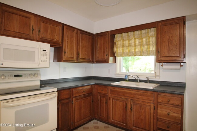 Building Photo - 4710 Clarmar Rd