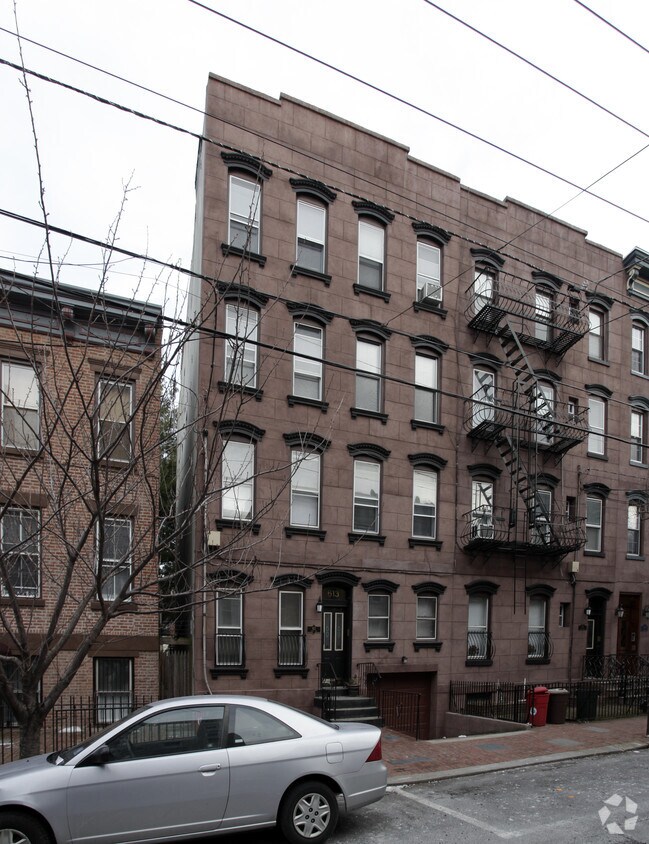 Building Photo - 613 Park Ave