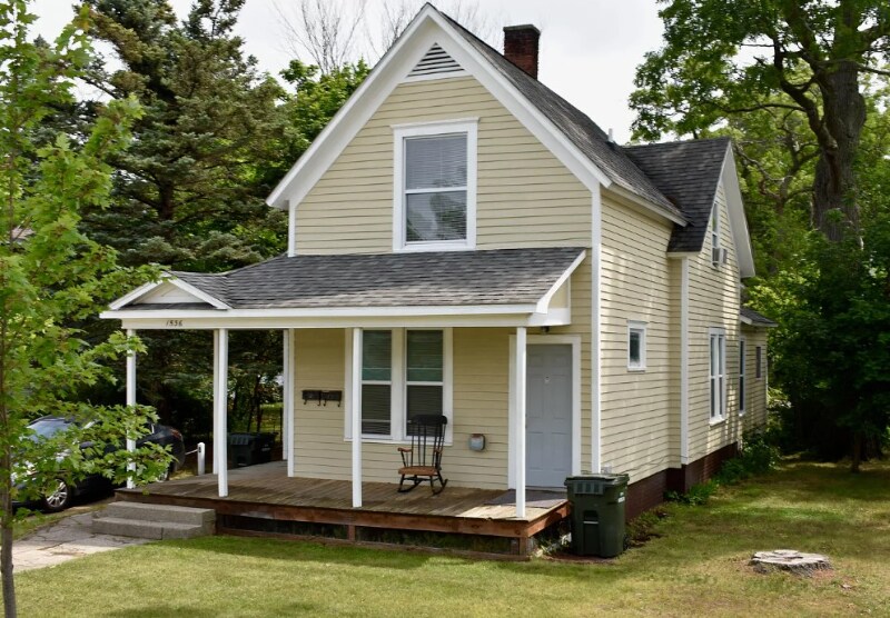 Primary Photo - 1536 Jiroch St