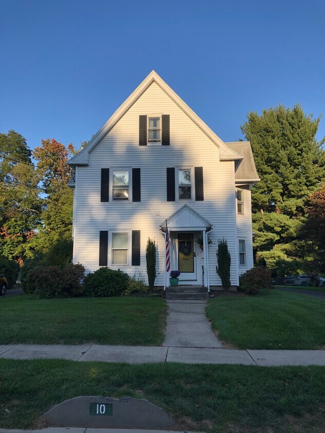 10 Pleasant St Unit First Floor, West Hartford, CT 06107 Apartments