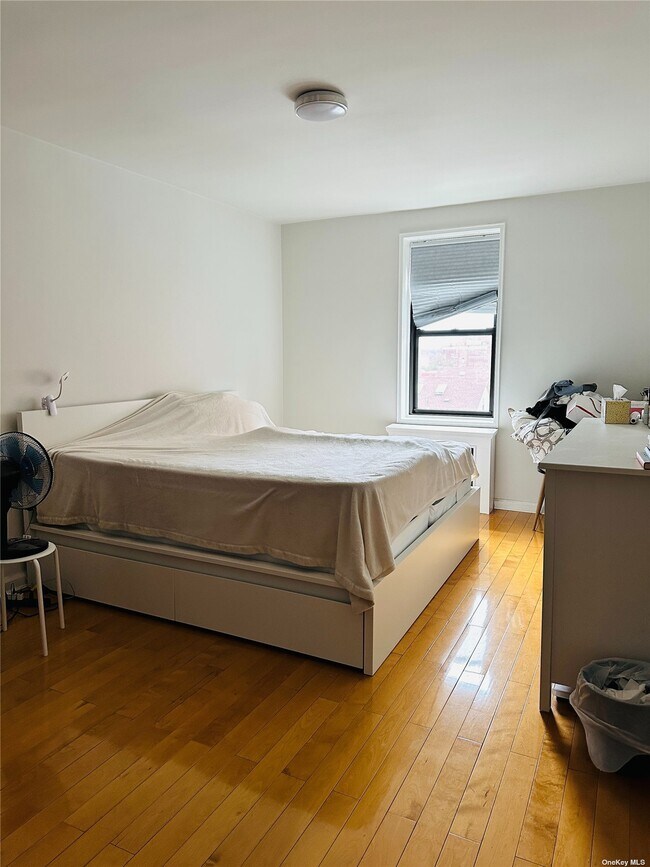 Foto del edificio - 144-58 Sanford Ave