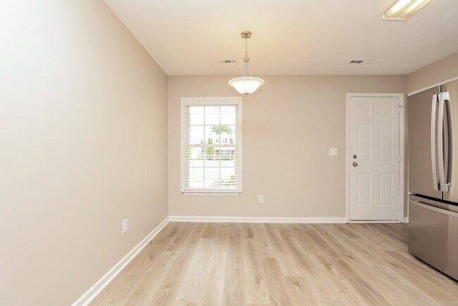 Foto del edificio - 3012 Deer Trail Dr