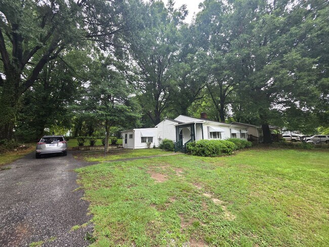 Foto del edificio - 3317 Emory Dr