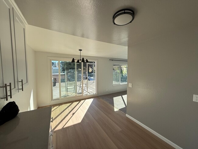 Building Photo - 750 Bacon St