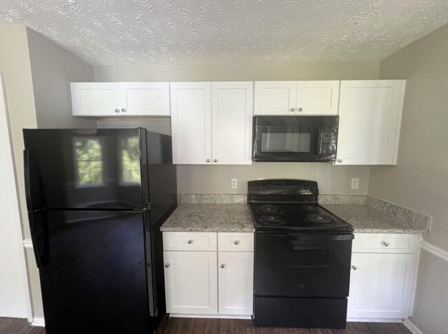 Building Photo - 2699 Foxglove Dr SW