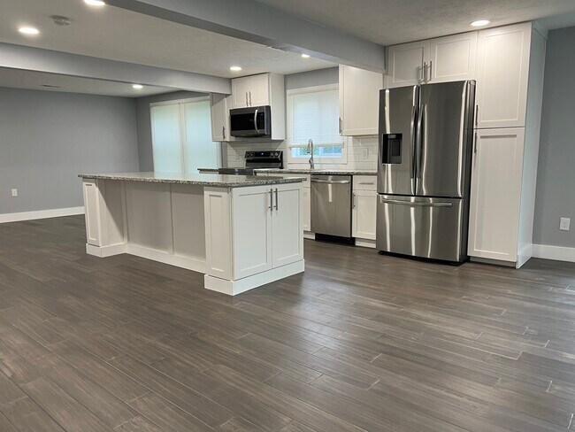 Building Photo - 3883 Bushey Ave