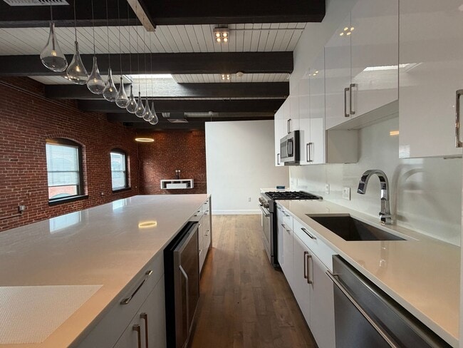 Building Photo - 21 Wormwood St