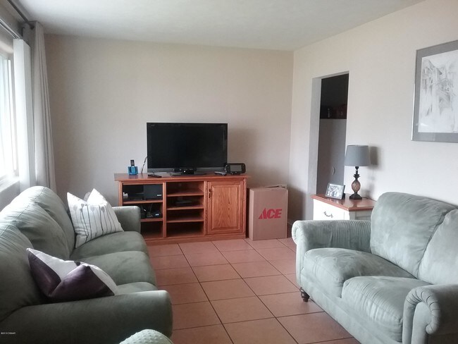 Foto del edificio - 2716 Dach Ave