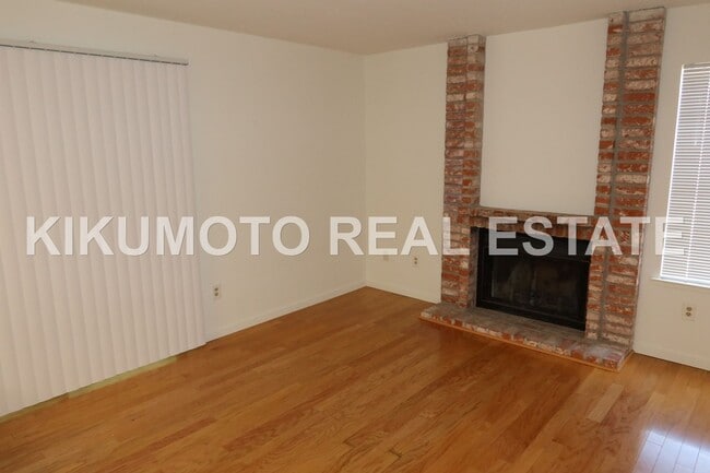 Building Photo - 3 Bedroom 2 1/2 bath Pocket home