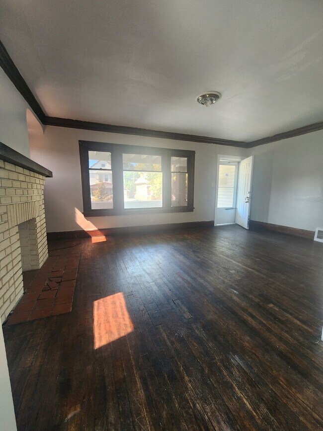 Foto del edificio - 3 Bedroom 1st Floor For Rent